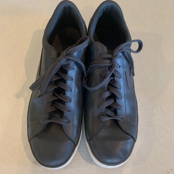 Nikes - Picture 2 of 6